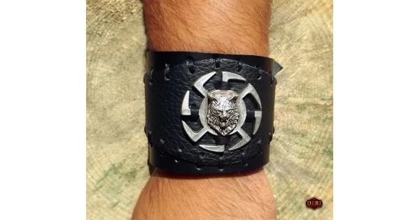 Real BK07 black wolf-head embossed leather cuff, about 2.4 inches (6 cm) wide; buckle settings vary by model
