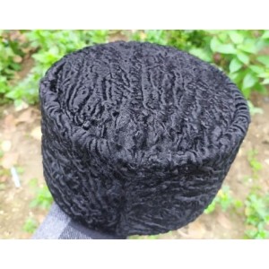 Lüks Astrakhan Kürkünü Keşfedin: Astragan Deri Şapkalar