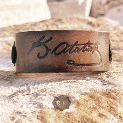 Mustafa Kemal Atatürk İmzalı Hakiki Deri Bileklik - Zamak Kolye Hediyeli -  BK02