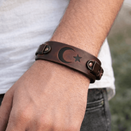 Ay Yıldız Baskılı Tek Tokalı Deri Bileklik Modelimiz - Kolye Hediyeli - BK016