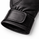 Hakiki dana derisi siyah motorcu eldiveni, parmak boğumları ve avuç içi korumalı, cırt cırtlı bilek kayışlı, miflon astarlı detay görünümü