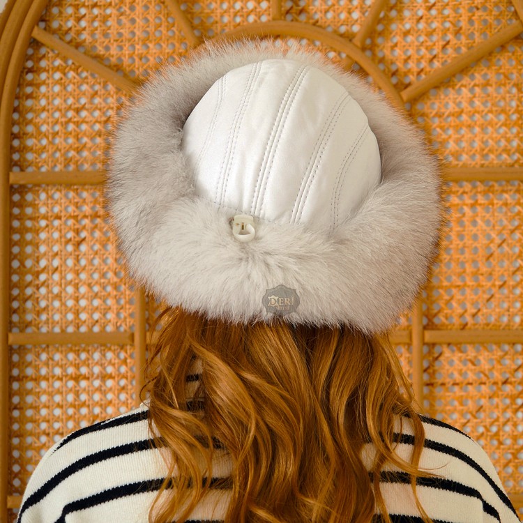 Derisitesi White Fox Fur Hat: A Touch of Luxury for Your Winter Style Derisitesi White Fox Fur Hat: A Touch of Luxury for Your Winter Style