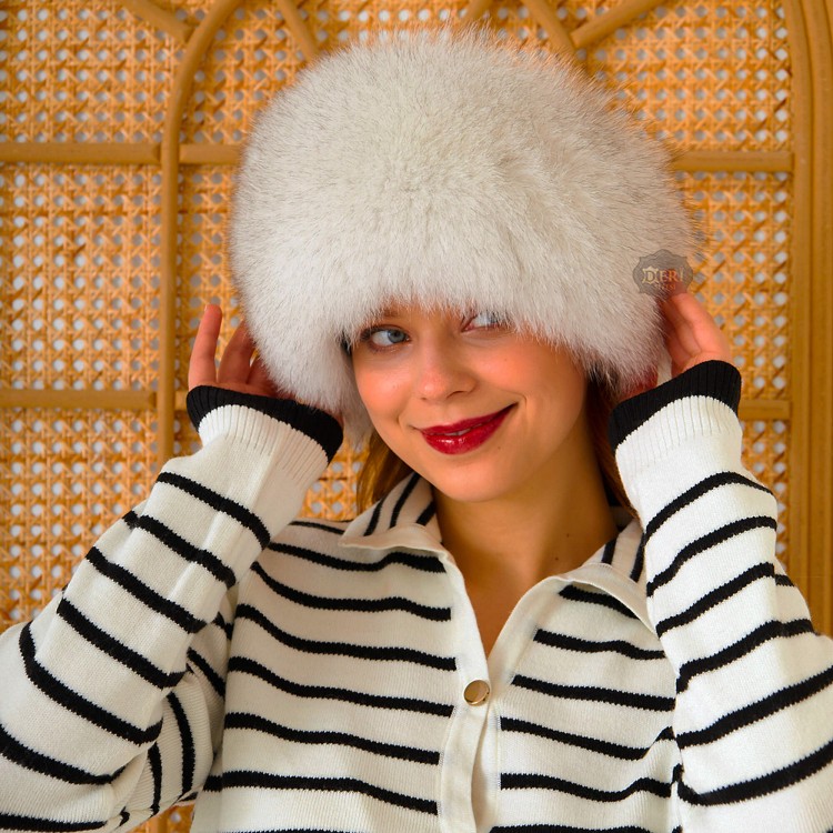 Derisitesi White Fox Fur Hat: A Touch of Luxury for Your Winter Style Derisitesi White Fox Fur Hat: A Touch of Luxury for Your Winter Style