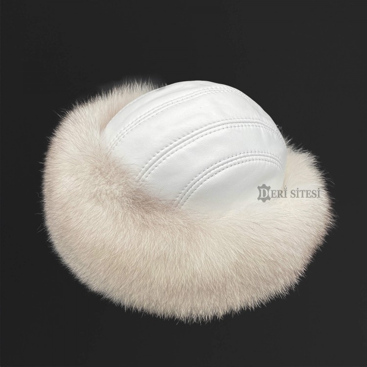 Derisitesi White Fox Fur Hat: A Touch of Luxury for Your Winter Style Derisitesi White Fox Fur Hat: A Touch of Luxury for Your Winter Style
