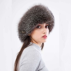 Soğuktan Korunurken Şık Görünün: Frost Tilki Kürklü Kadın Deri Şapka Soğuktan Korunurken Şık Görünün: Frost Tilki Kürklü Kadın Deri Şapka
