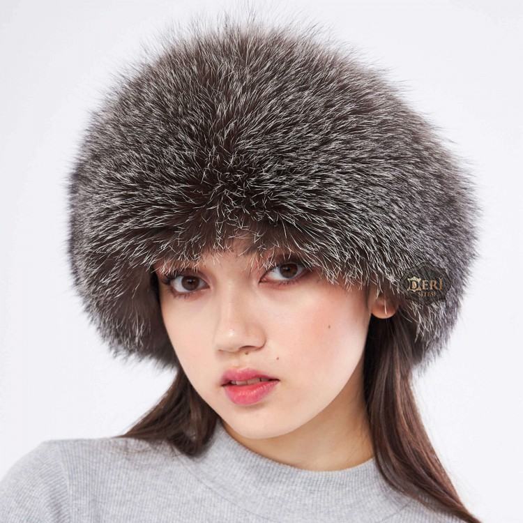 Soğuktan Korunurken Şık Görünün: Frost Tilki Kürklü Kadın Deri Şapka
