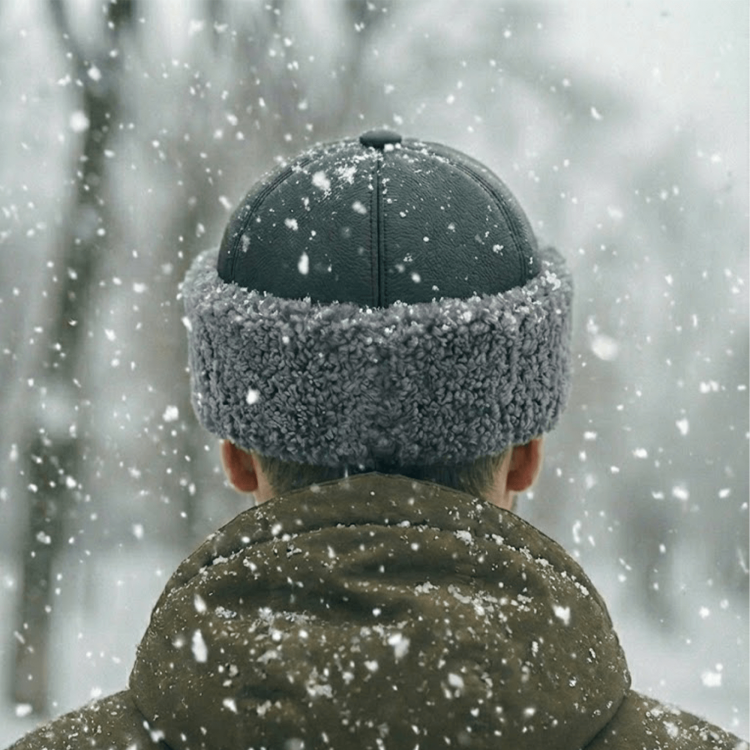 Gri Renk Kıvırcık Tüylü İçi Kürklü Outdoor Deri Şapka - Serdar Modeli - Ş074 Gri Renk Kıvırcık Tüylü İçi Kürklü Outdoor Deri Şapka - Serdar Modeli - Ş074