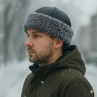 Gri Renk Kıvırcık Tüylü İçi Kürklü Outdoor Deri Şapka - Serdar Modeli - Ş074