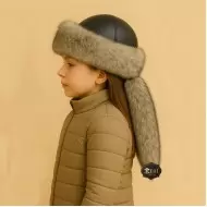 Bozkurt Kız Deri Börk Şapka – Siyah Deri, Bozkurt Kuyruk Detaylı, Kuzu Kürklü Kışlık Başlık Bozkurt Kız Deri Börk Şapka – Siyah Deri, Bozkurt Kuyruk Detaylı, Kuzu Kürklü Kışlık Başlık