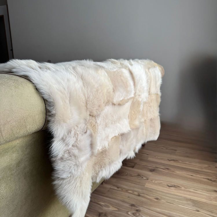 Krem Parçalı Kuzu Postu Halı ve Seccade – 118x60 cm