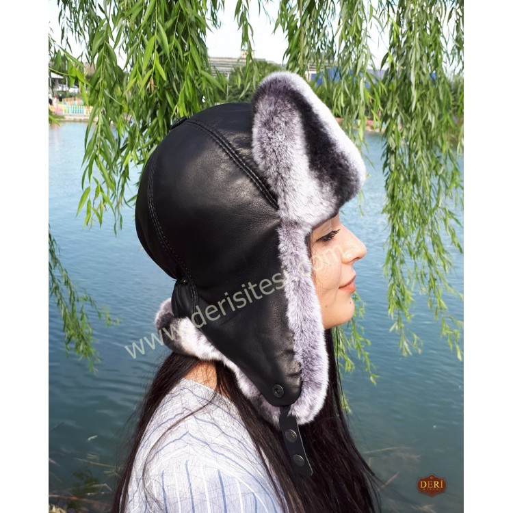 Aybike Gri Tavşan Kürklü Ushanka Kadın Deri Şapka - Derisitesi Gri tavşan kürklü, hakiki deri kadın ushanka şapka.