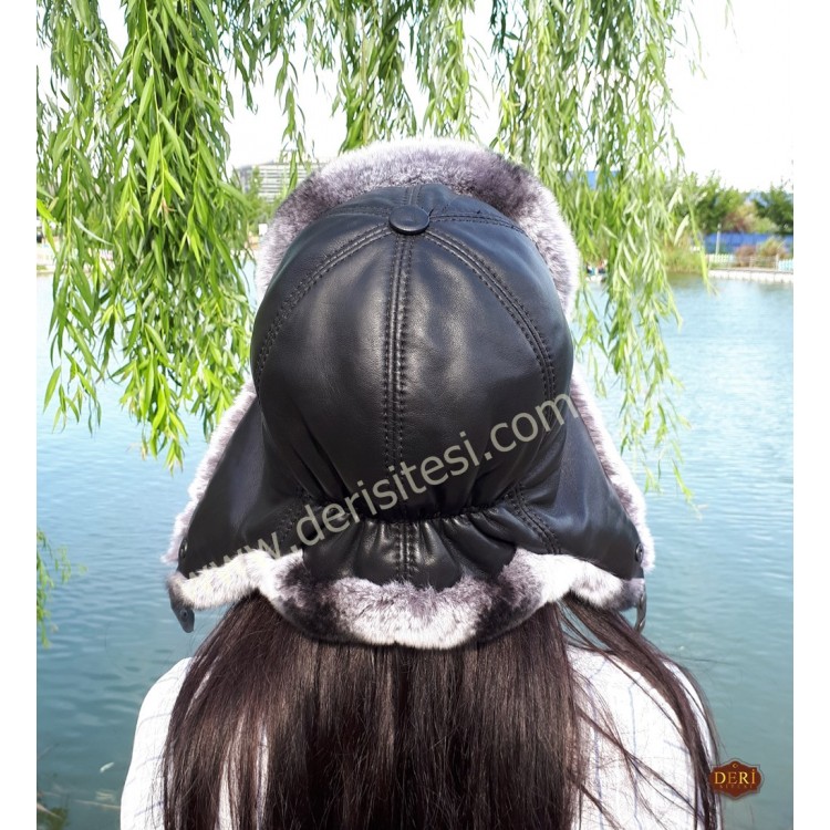 Aybike Gri Tavşan Kürklü Ushanka Kadın Deri Şapka - Derisitesi Gri tavşan kürklü, hakiki deri kadın ushanka şapka.