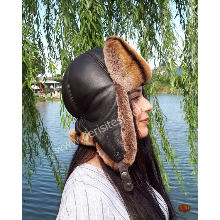 Kahve tavşan kürklü, hakiki deri kadın ushanka şapka.