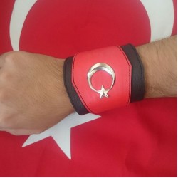 Kırmızı Renk Ay Yıldız Tokalı Hakiki Dana Derisi Bileklik Kırmızı Renk Ay Yıldız Tokalı Hakiki Dana Derisi Bileklik