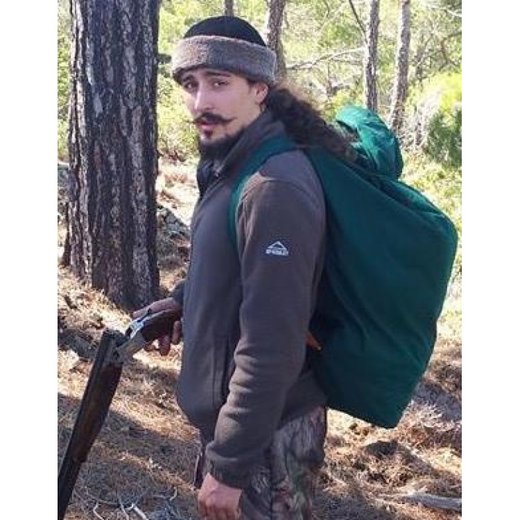 Sıcak, şık ve rüzgar geçirmez hakiki deri avcı şapkası. Sıcak, şık ve rüzgar geçirmez hakiki deri avcı şapkası.