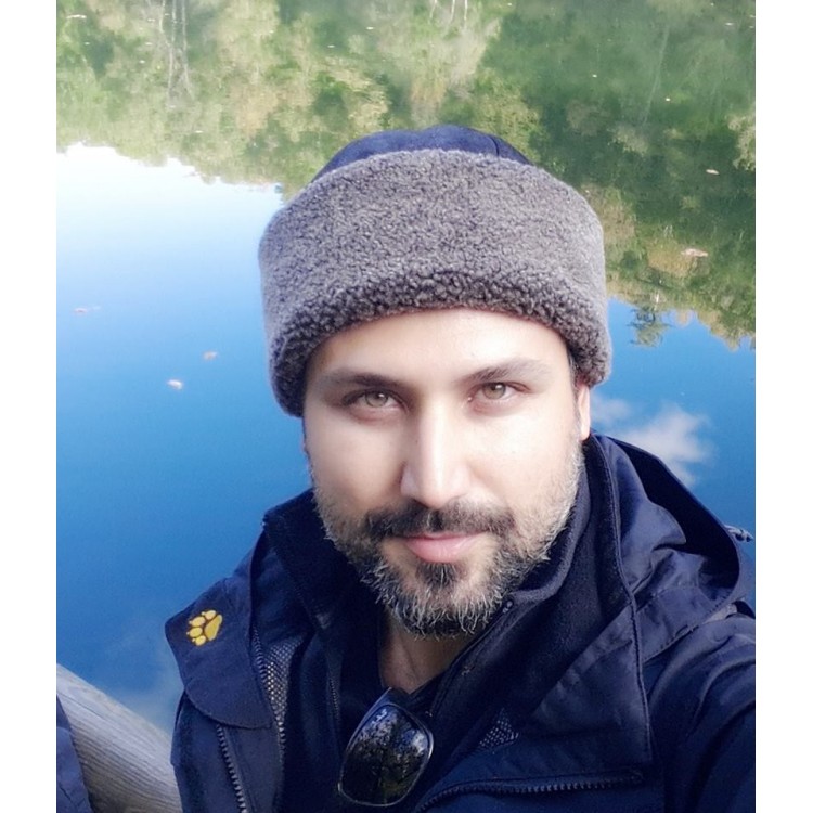 Sıcak, şık ve rüzgar geçirmez hakiki deri avcı şapkası. Sıcak, şık ve rüzgar geçirmez hakiki deri avcı şapkası.