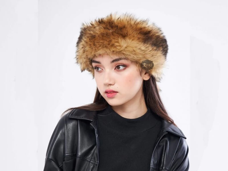 Kadın deri şapka modeli – kurt kürk desenli börk Kadınlar için kurt kürk desenli hakiki deri börk – yüz tipine uygun kışlık şapka modeli